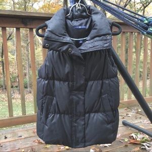 GAP Black Down Fill Puffer Vest XS - so warm!